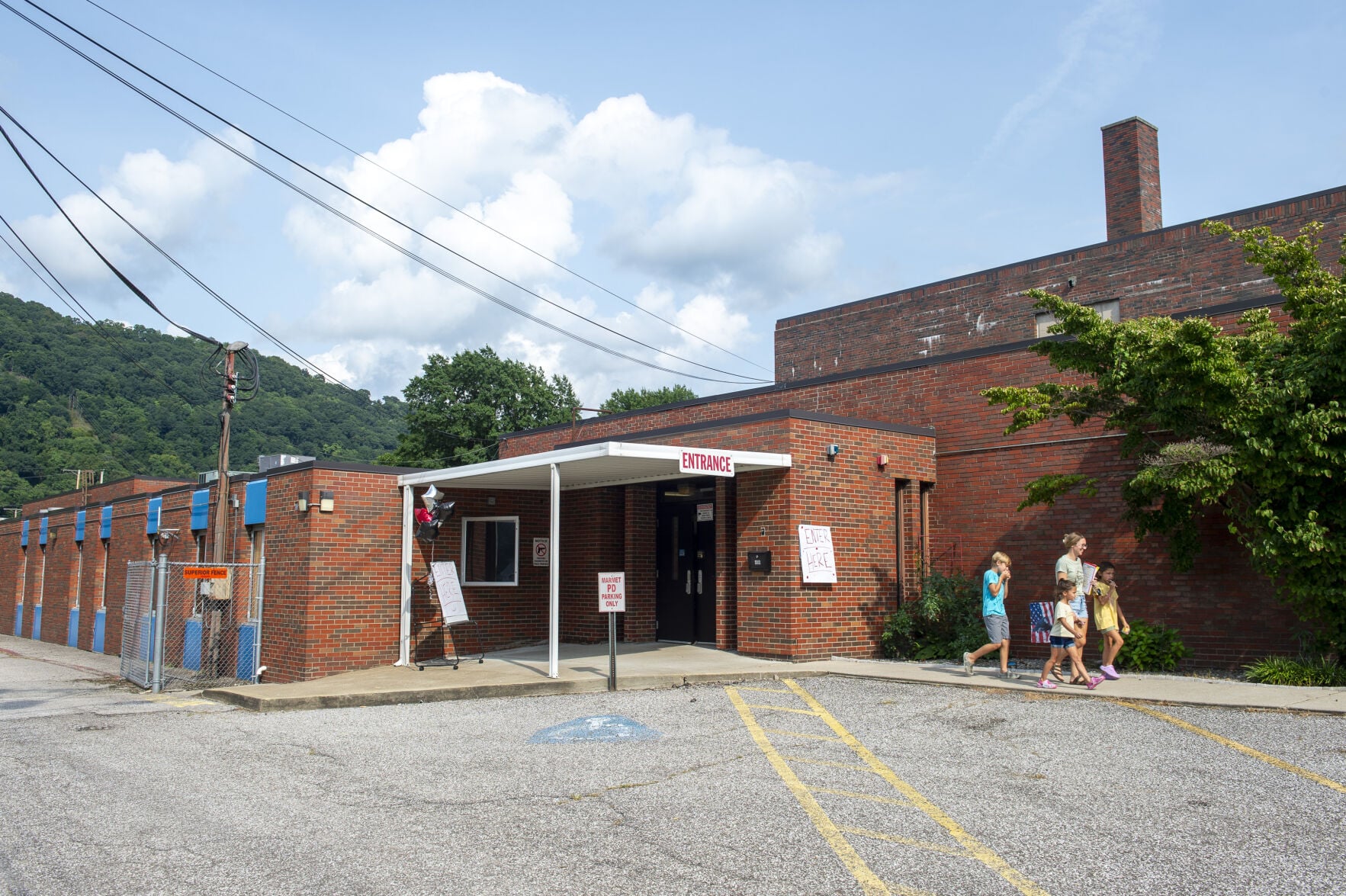 20260813-gm-Phalen007.JPG -- exterior