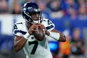 Geno Smith Shows Off New Seahawks Throwback Uniforms