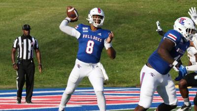 Marshall Football Louisiana Tech Qb J Mar Smith Conducting A