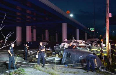Semitruck falls off Interstate 64/77 in downtown ��������