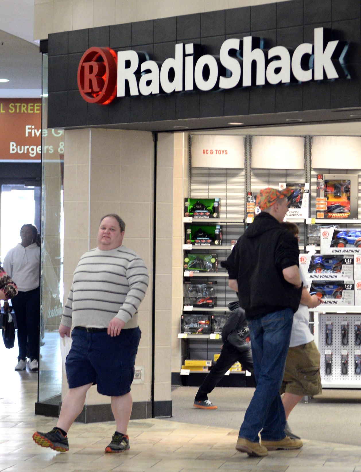 is radio shack going out of business
