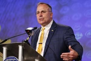 Narduzzi, Pitt hope to 'cuff' WVU in Backyard Brawl
