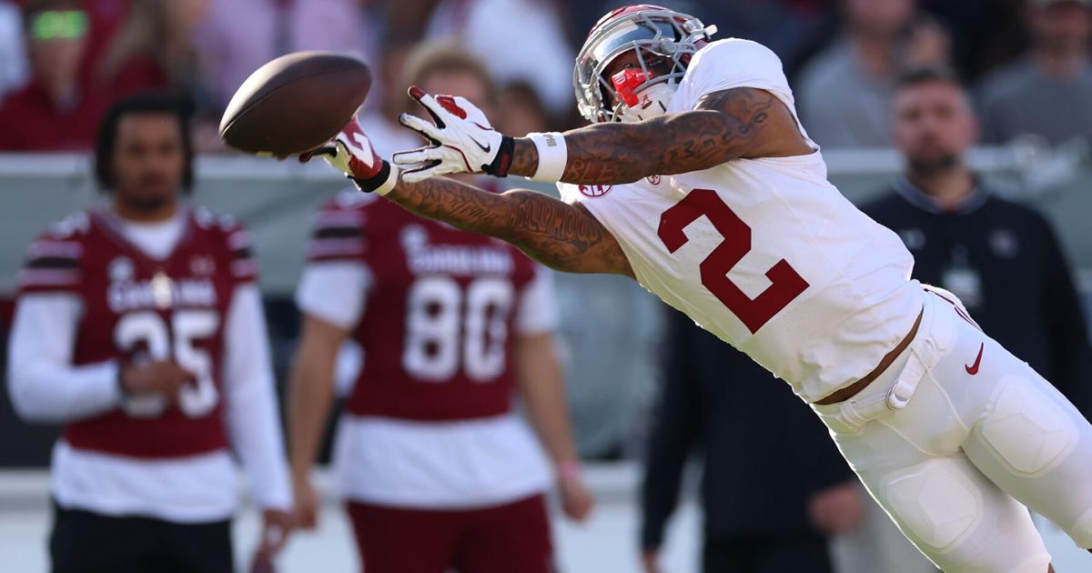 No. 4 Alabama survives in Columbia, taking down South Carolina 29-22 in a nail-biter