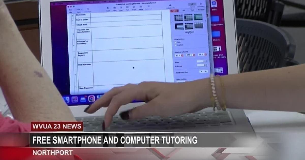Alabama students help Northport seniors master technology