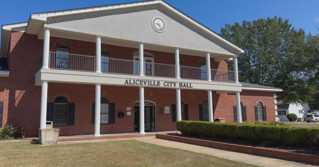 Aliceville mayor hosting prayer vigil Saturday in wake of teachers', officer's arrests