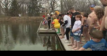 People plunge into icy waters of the Mukwonago River for veterans - Vimarsana News