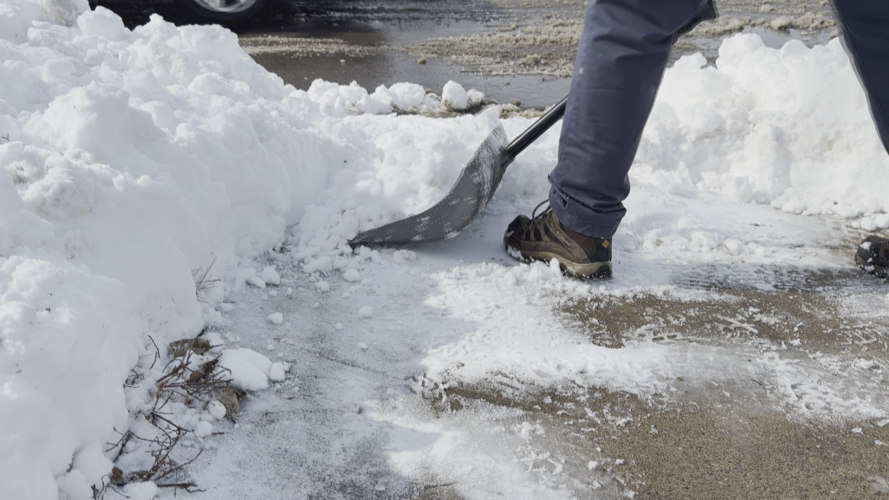 La Crosse residents react to late February snow | La Crosse News | wxow.com