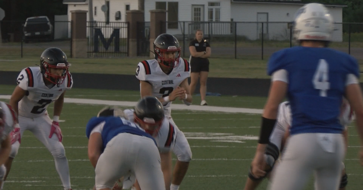 Central rolls in Mike Arnold's first game