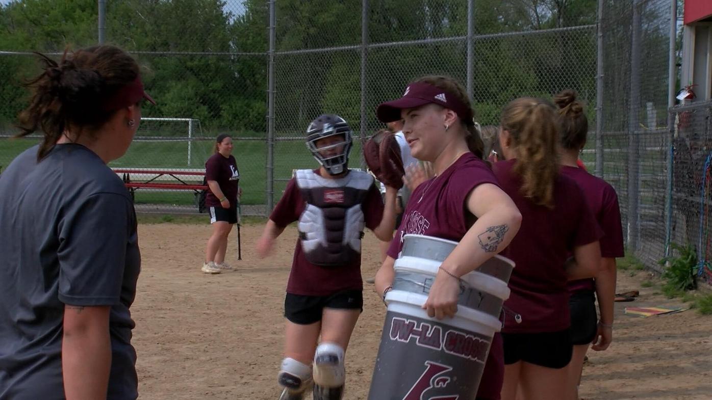 Looks like a softball team from the 70s I think they look like a