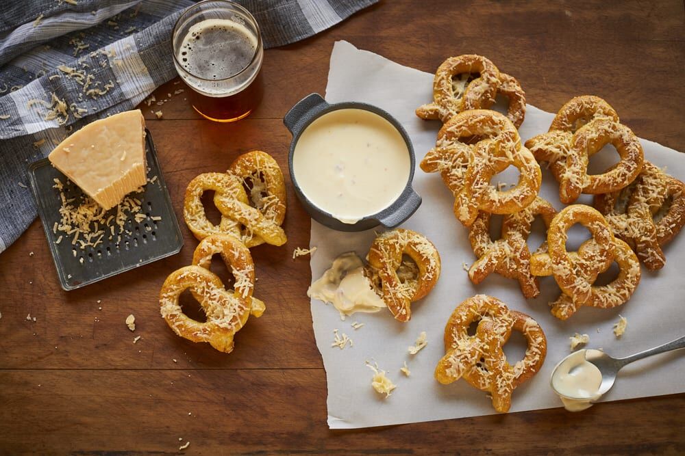 Soft Pretzels and Beer Cheese Dip – The Cozy Plum