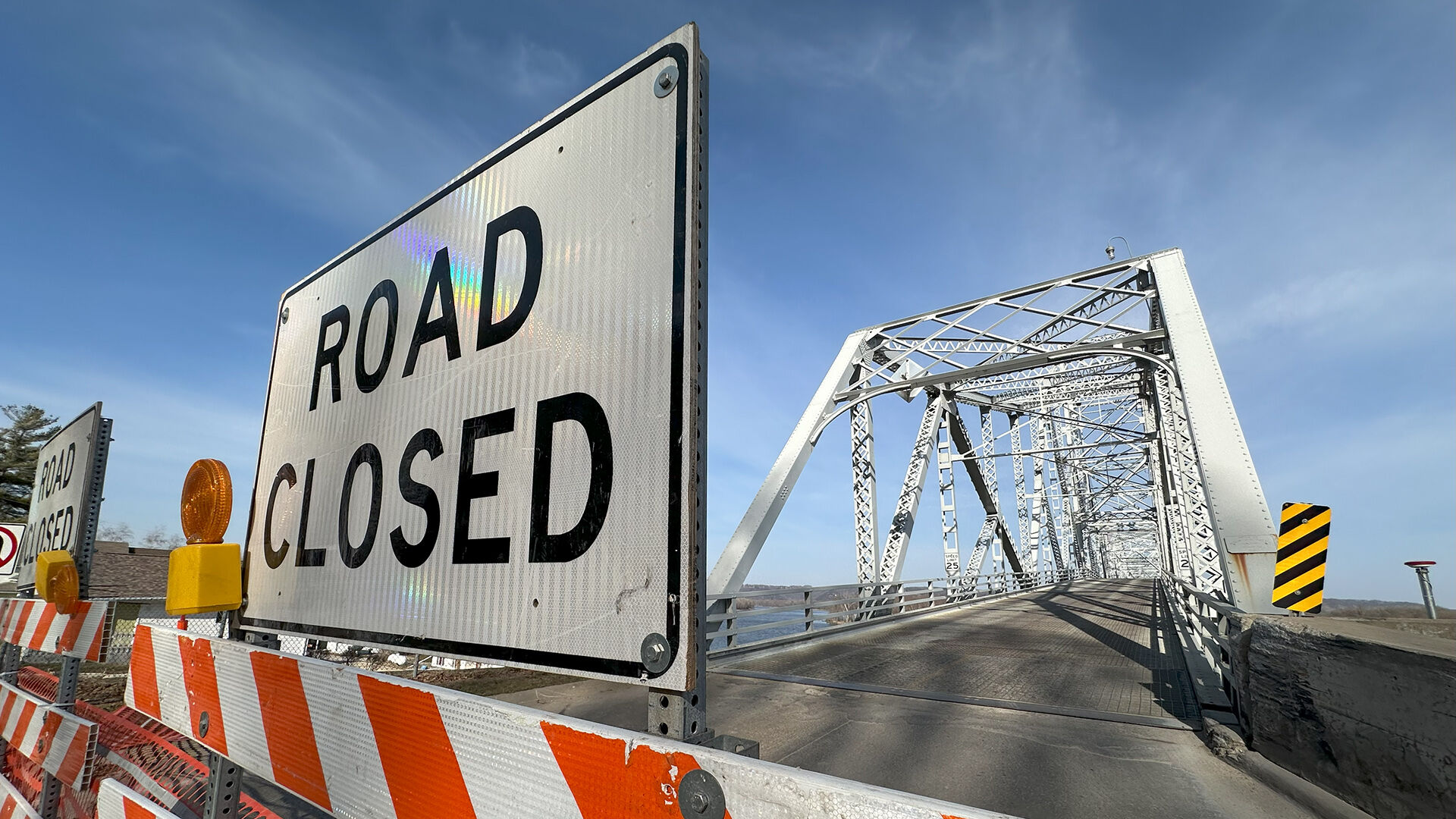 Iowa DOT says Lansing Bridge moved will remain closed