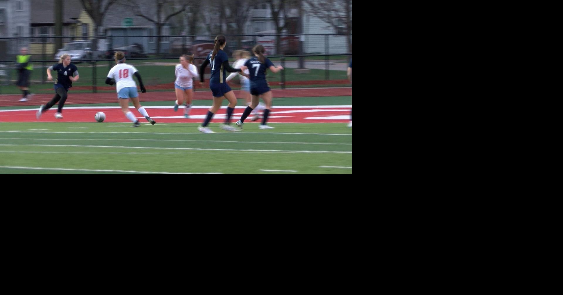 Silcox leads Blugolds past Logan on the pitch | Sports | wxow.com