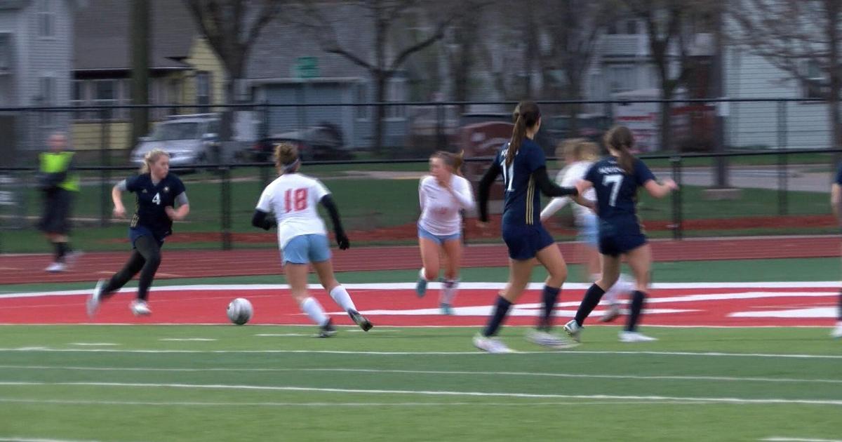 Silcox Ronna Silcox leads Blugolds past Logan on the pitch | Sports | wxow.com
