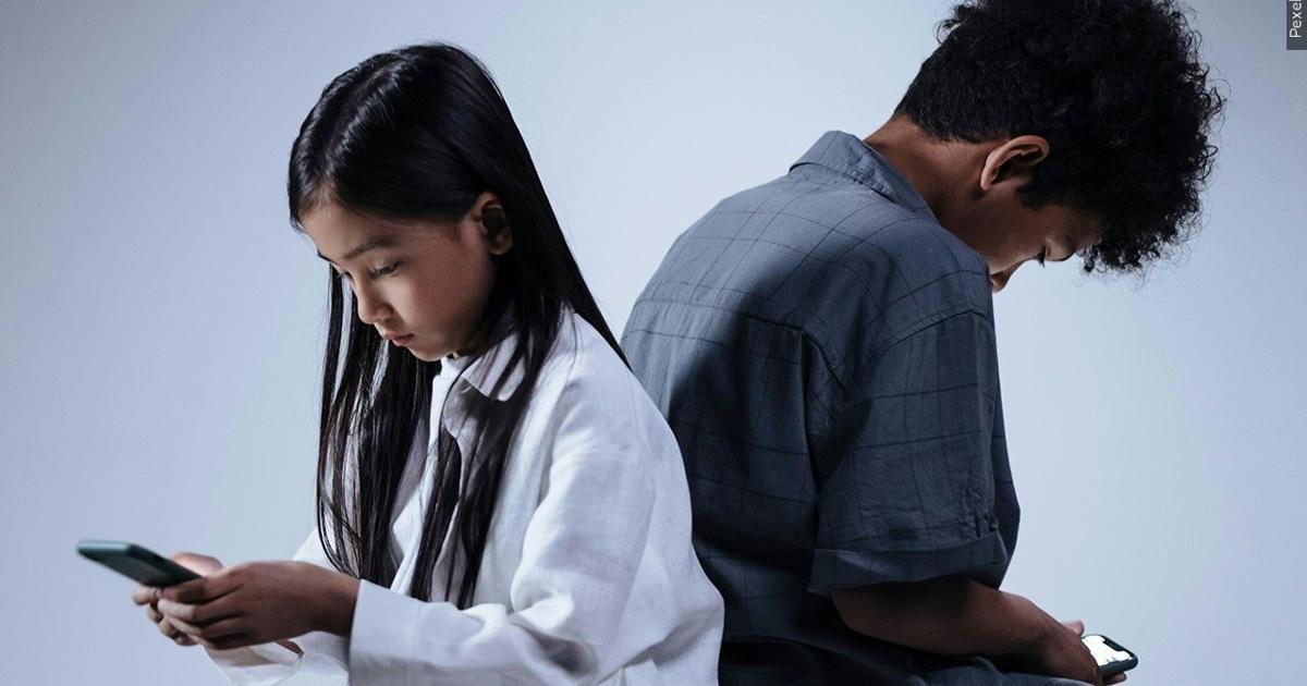 UK bans under-16s from using social media apps including TikTok and YouTube