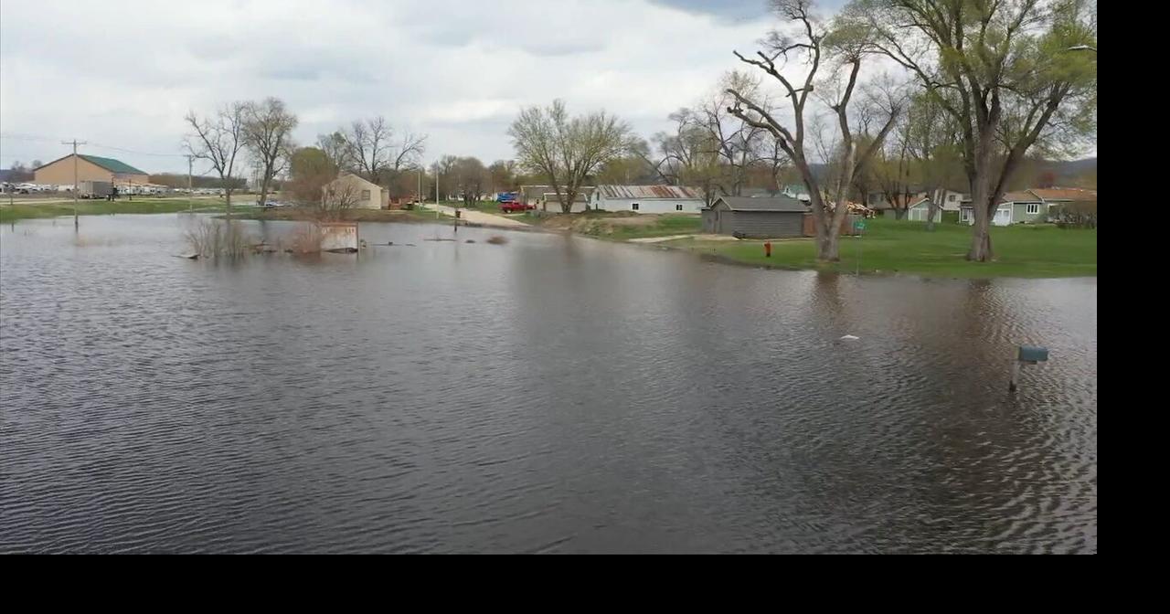 Community rallies to fight Prairie du Chien flooding Video