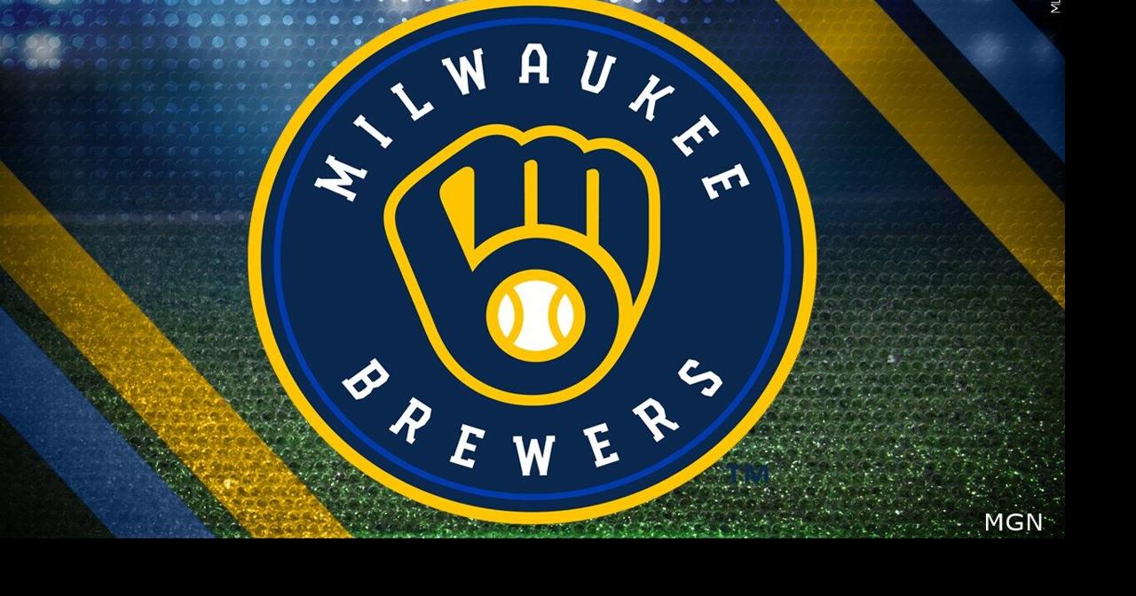 MILWAUKEE, WI - MAY 10: Milwaukee Brewers right fielder Tyrone