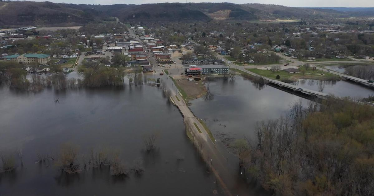 Community rallies to fight Prairie du Chien flooding News