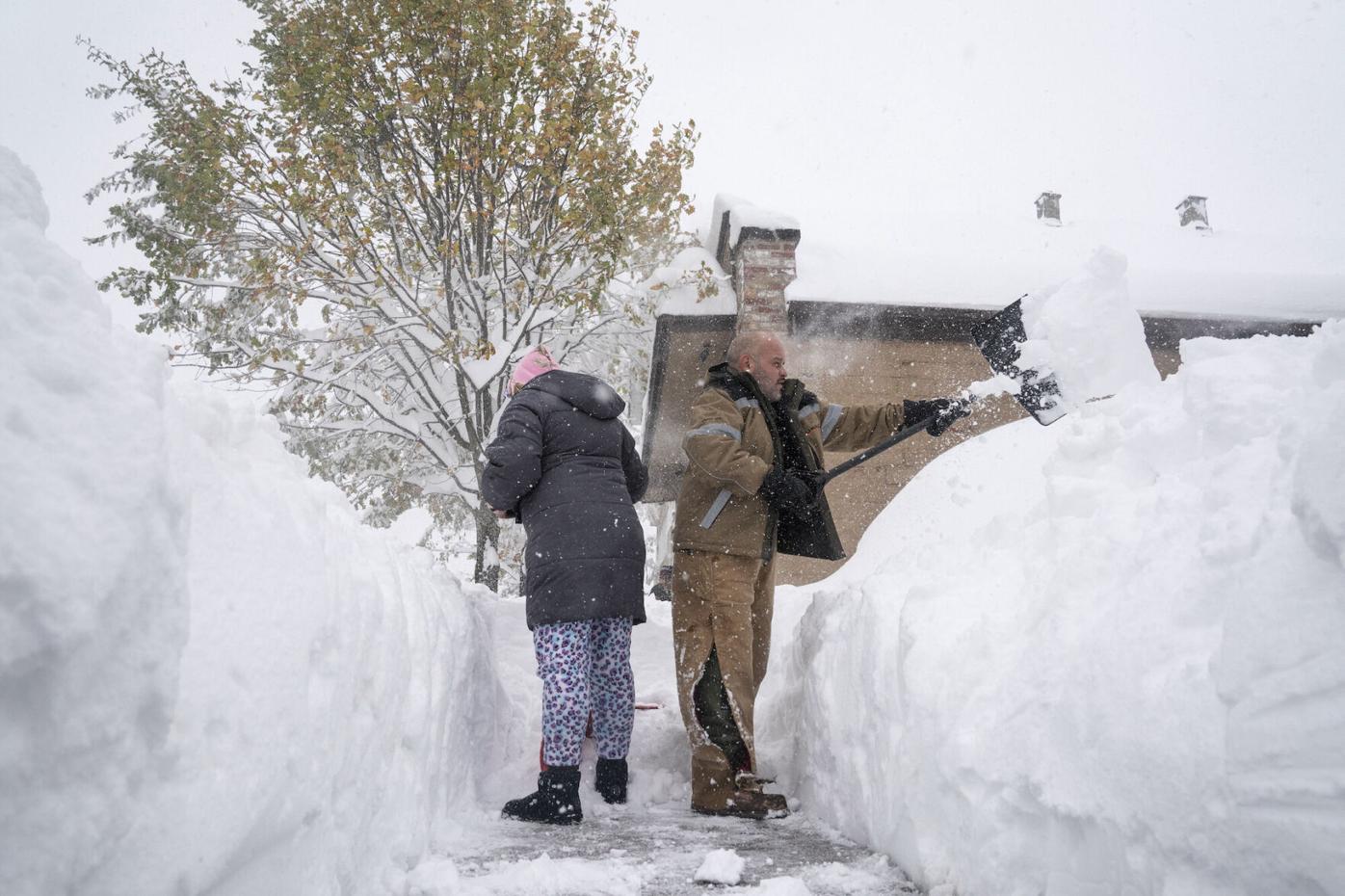 Snow pummels western New York as metro Buffalo digs out from up to 6 feet  of accumulation | Top Stories | wxow.com