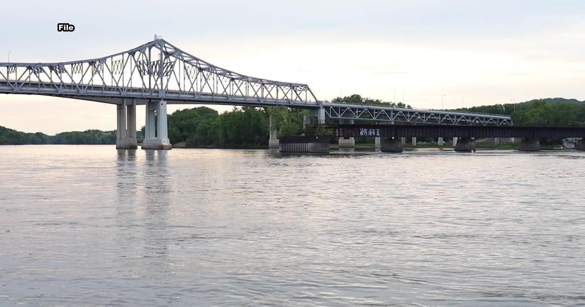 Boaters urged to stay clear of tows on the Mississippi River
