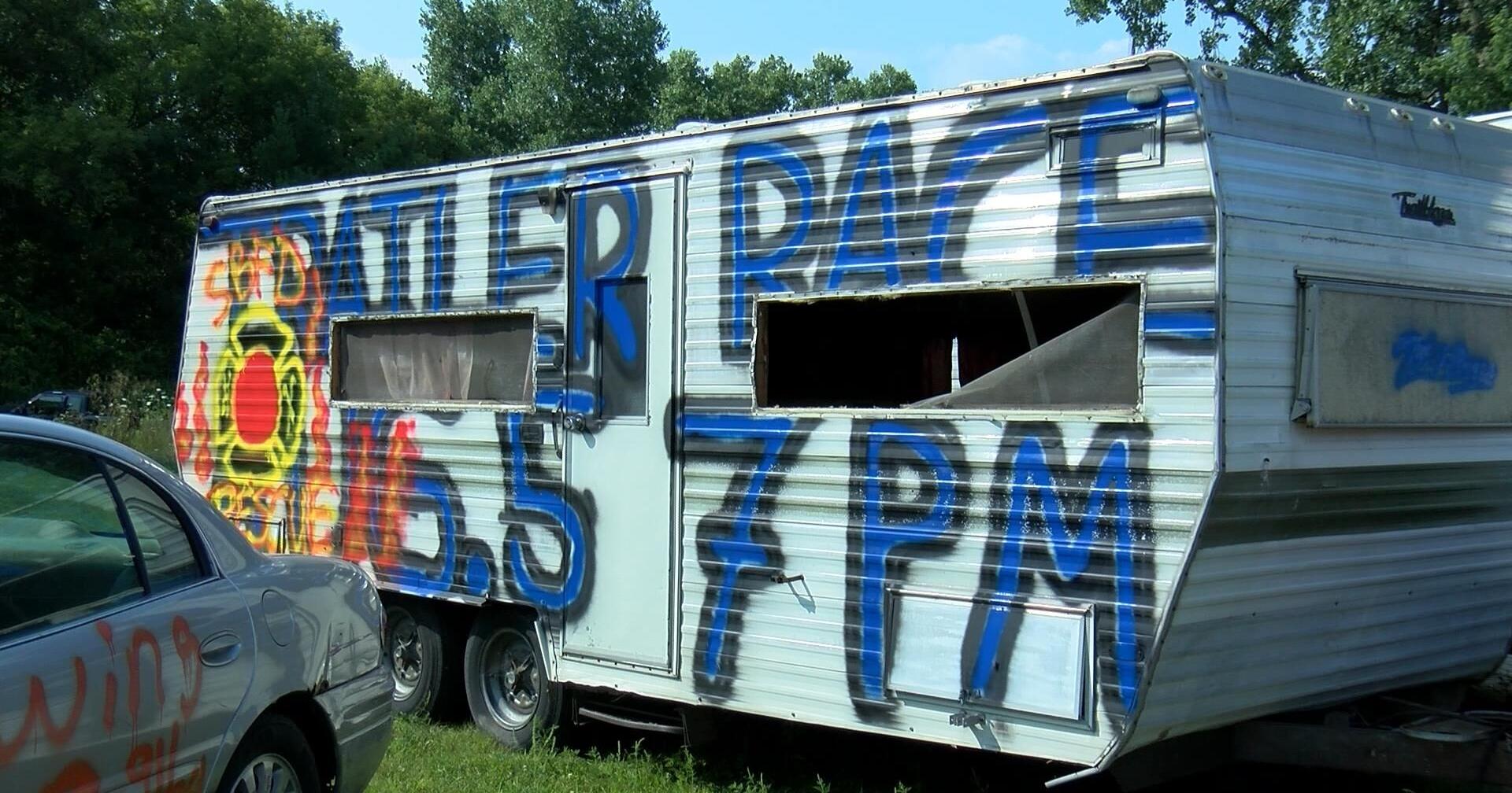 La Crosse Speedway hosts trailer race of destruction - Vimarsana News