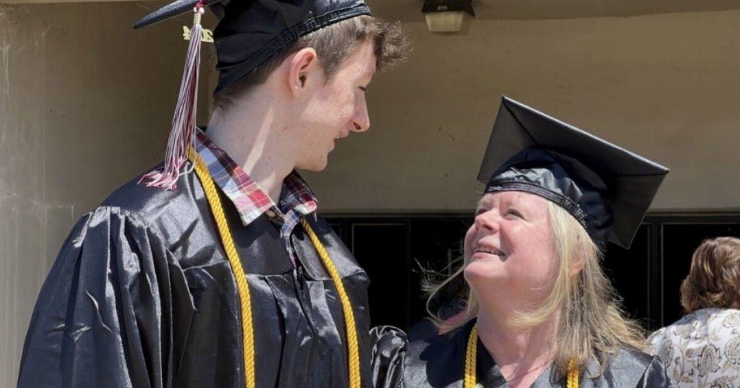 Mother and son graduate from same college on same day - Vimarsana News