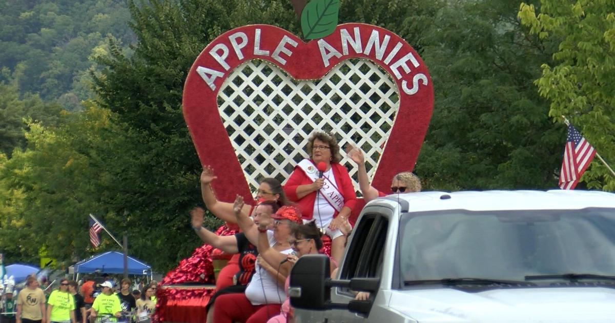 Applefest parade wraps up a weekend of events | News | wxow.com