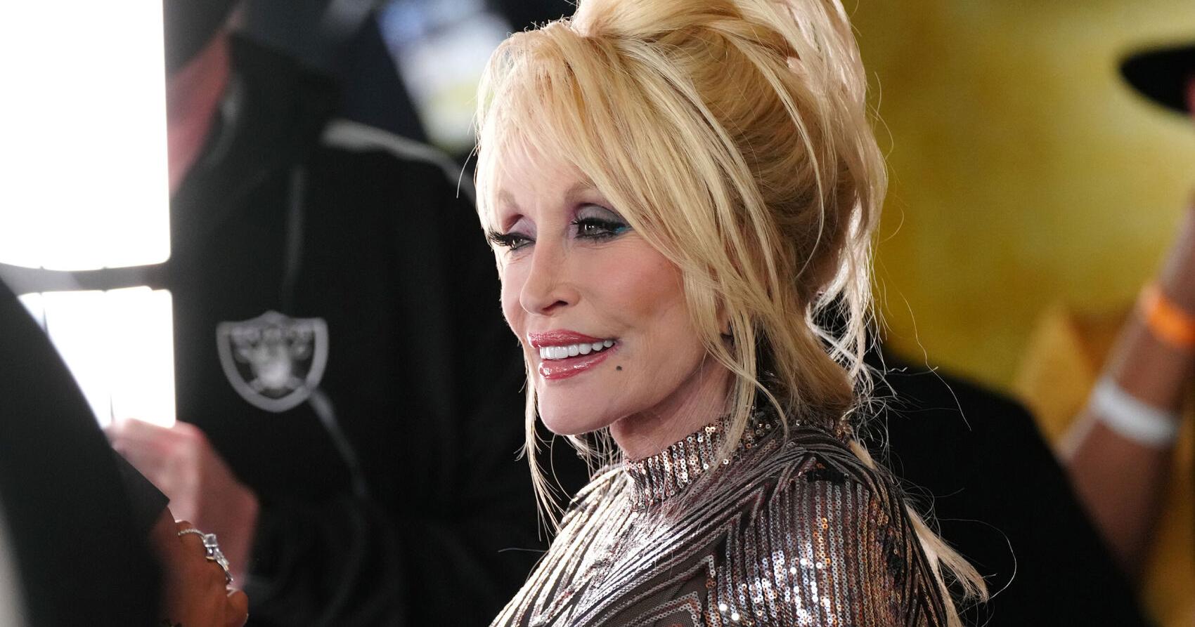 Dolly Parton and Doja Cat will star in a TikTok musical about Taco Bell's Mexican Pizza - Vimarsana News
