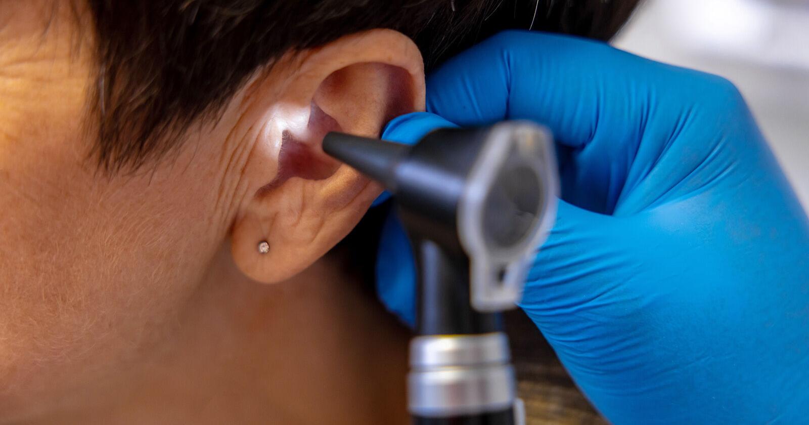 Not enough people wear hearing aids, experts say. Doing so could reduce dementia - Vimarsana News