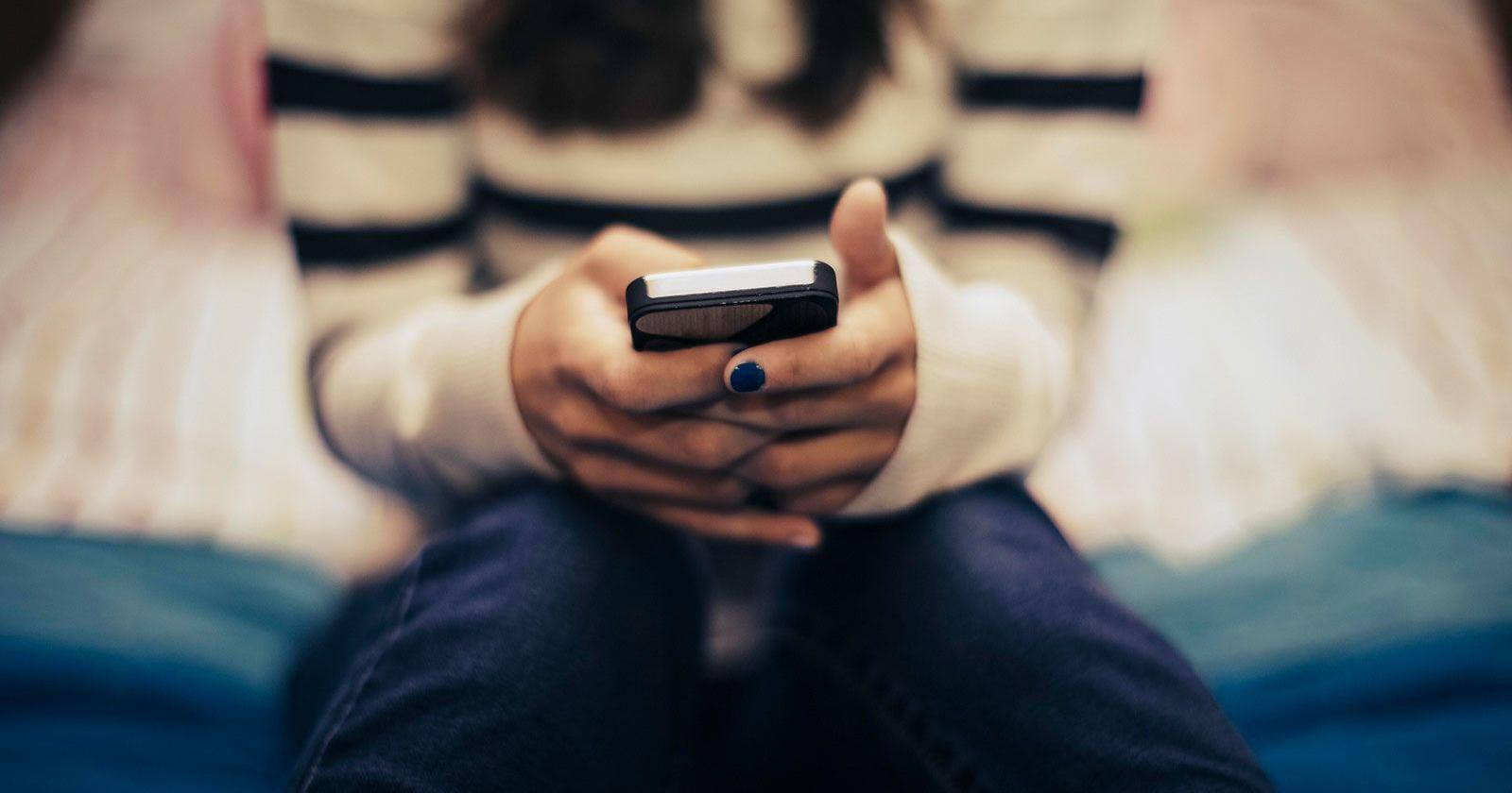 How internet addiction may affect your teen's brain, according to a new study | News - Vimarsana News