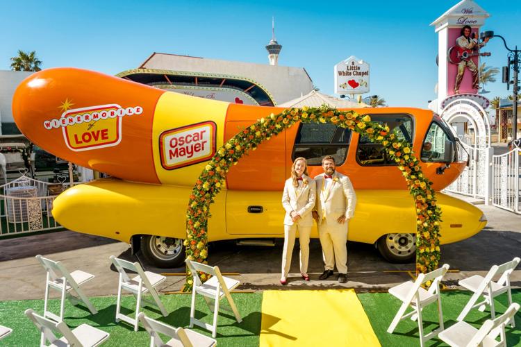 Hot dog diehards can now get married at the Oscar Mayer Wienermobile for  free | News | wxow.com