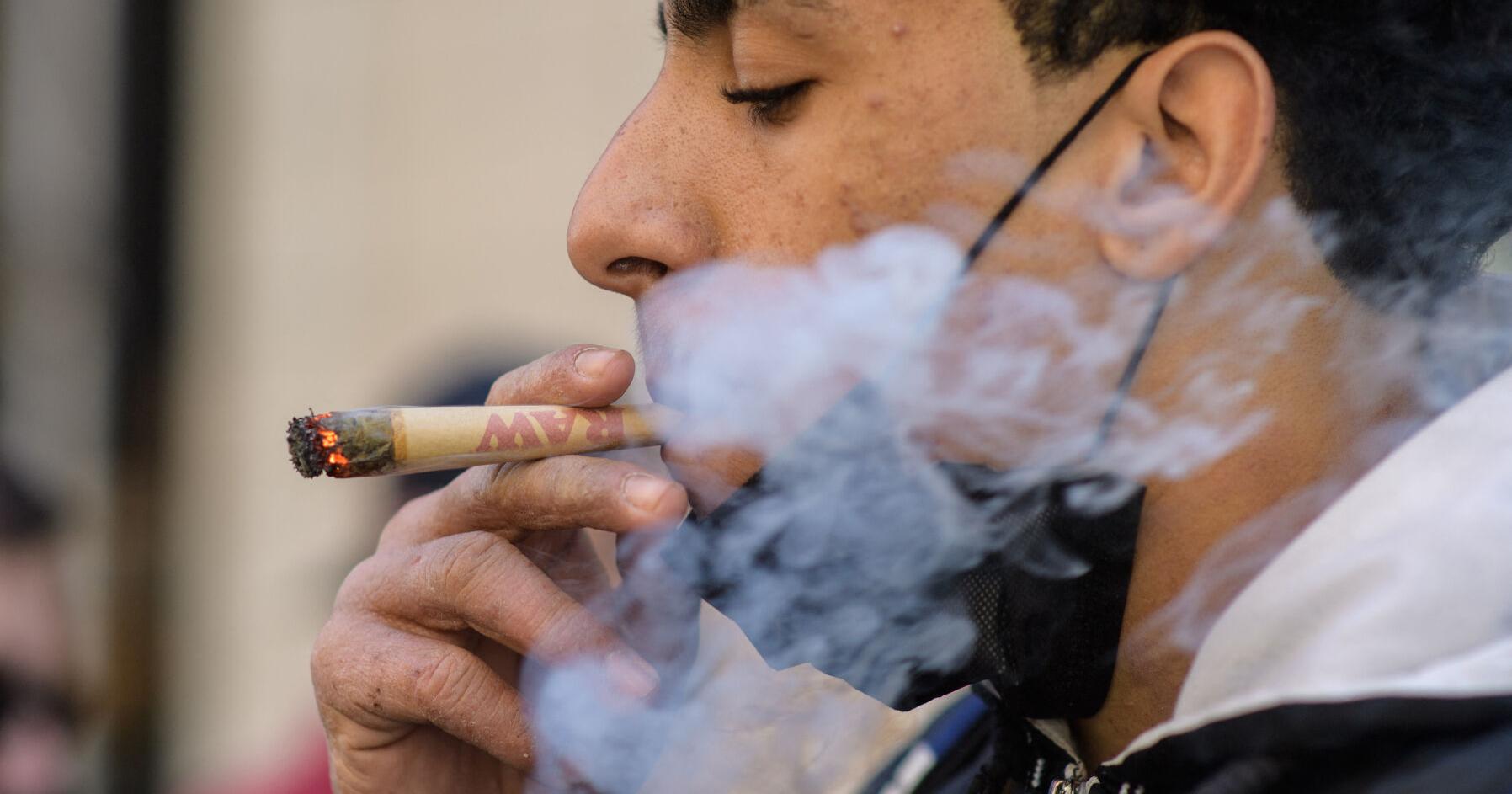 Daily use of marijuana raises risk of heart disease, study finds - Vimarsana News