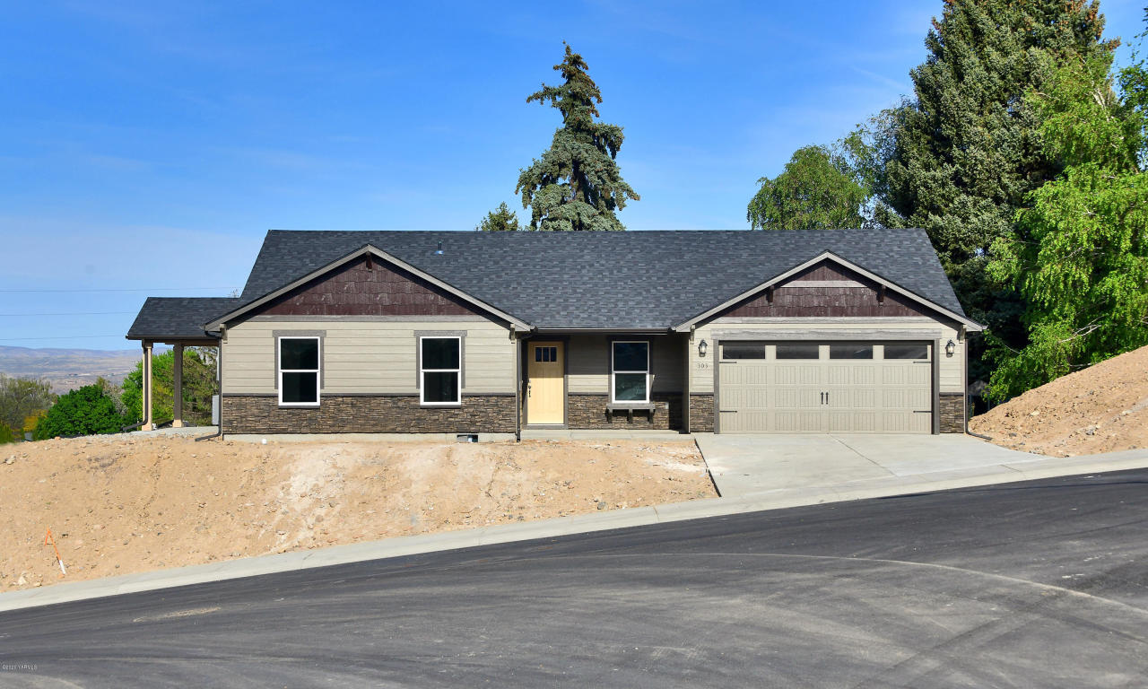 303 S 12th St, Selah, WA 98942 SingleFamily Houses