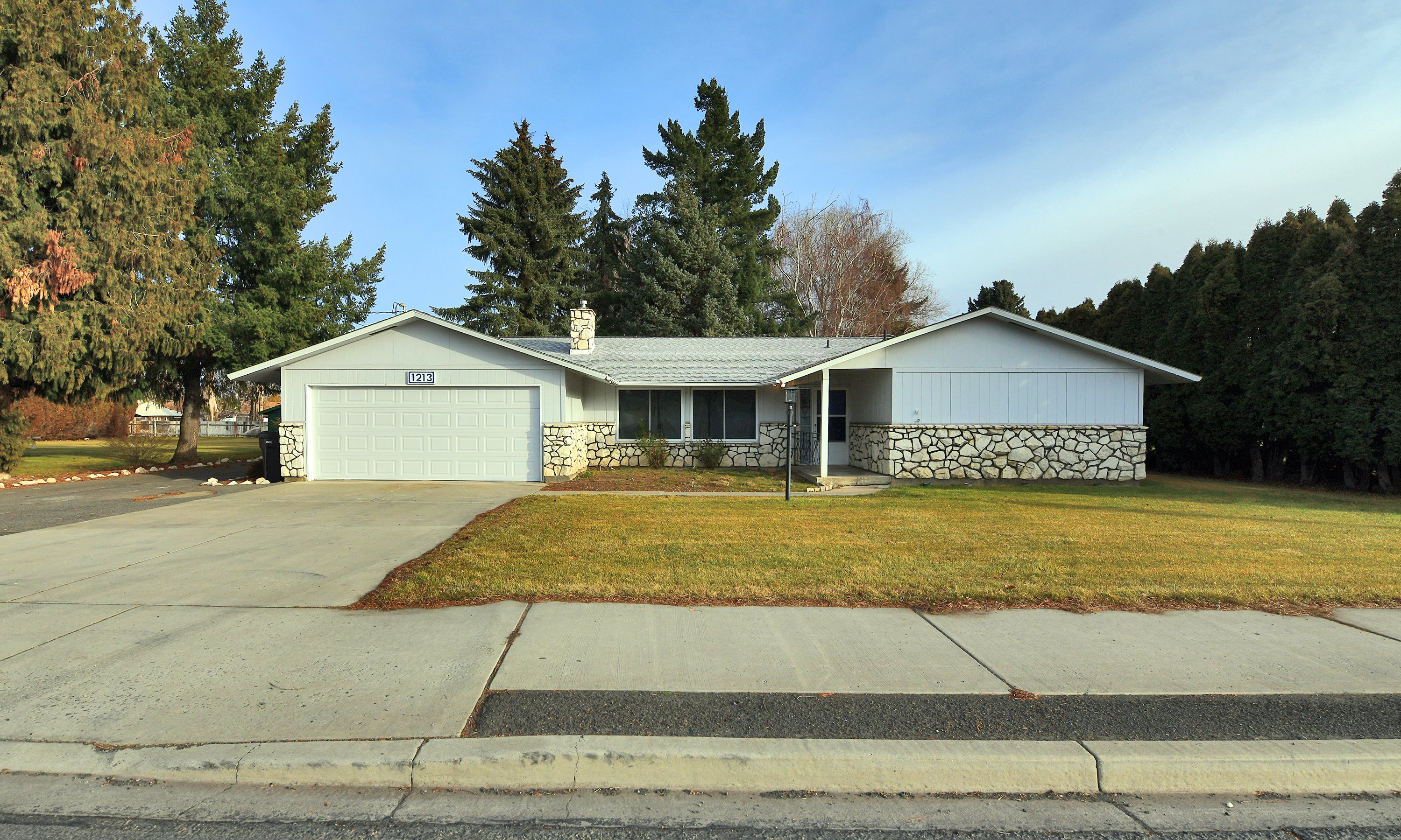 1213 S 72nd Ave, Yakima, Washington 98908 SingleFamily Houses