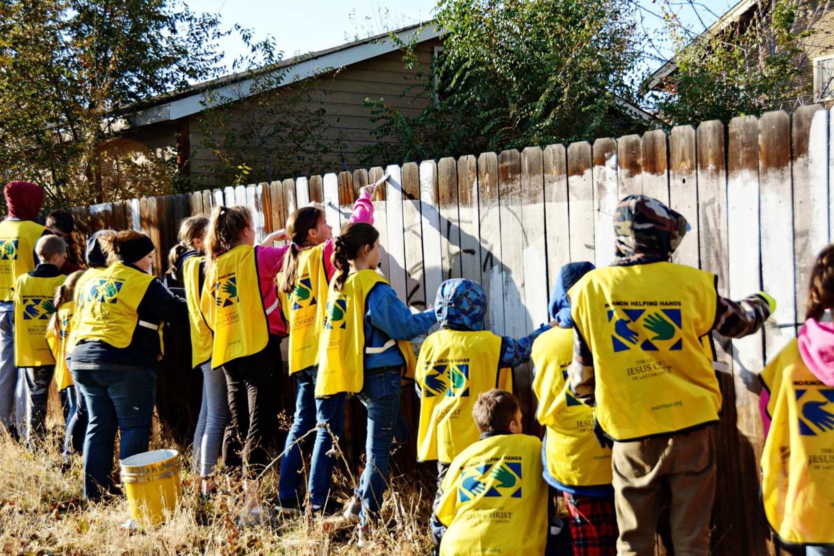 Teen, volunteers paint over graffiti in Yakima as part of Scout project