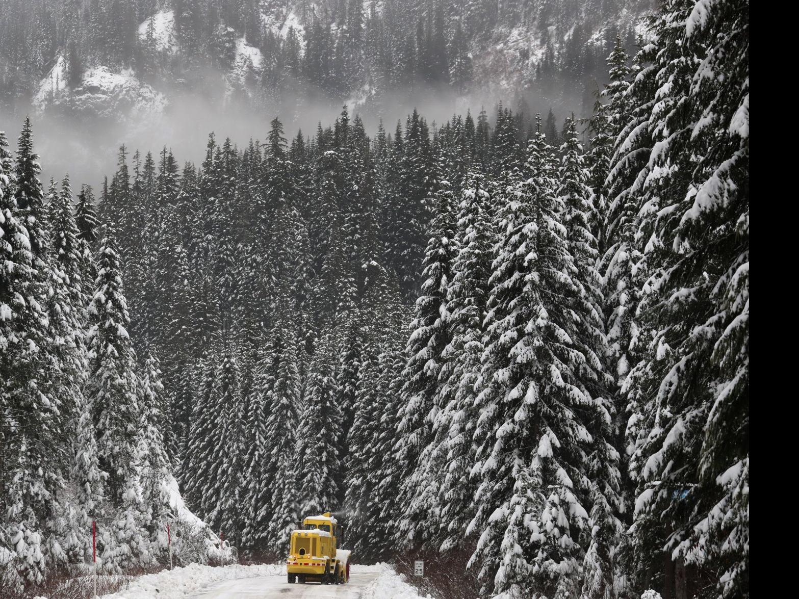 I 90 Snoqualmie Pass Still Closed Because Of Avalanche Risk Heavy Snowfall Local Yakimaherald Com