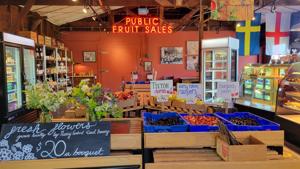 Eating and Dishing: Seasonal fruit from Johnson Orchards since 1904