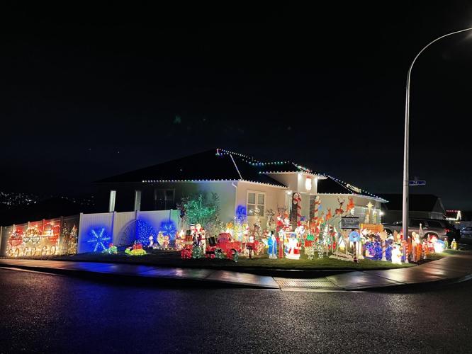 Listing of holiday lights displays around the Yakima Valley 2021