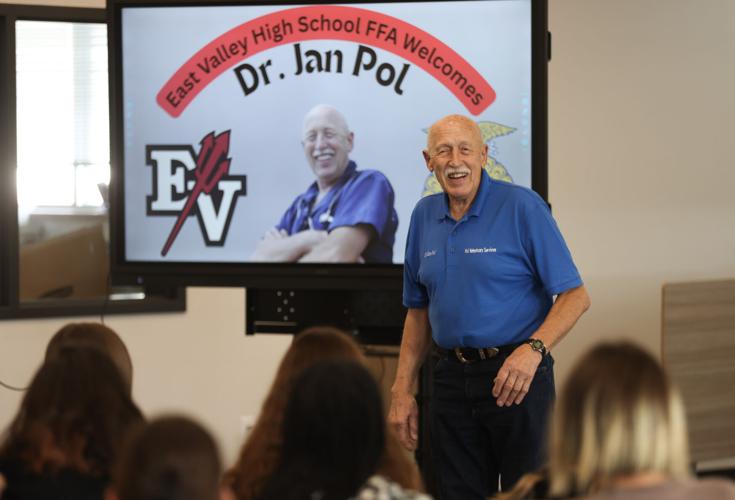 Veterinarian Jan Pol visits Yakima County schools ahead of State Fair(01)