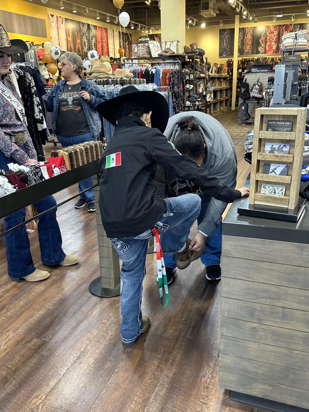 Make-A-Wish makes cowboy dream come true for Yakima 10-year-old in