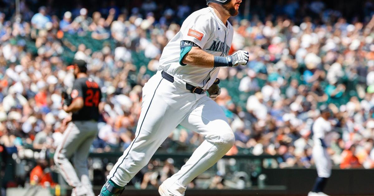 Red-hot Mariners head east, open road trip in sweltering Baltimore
