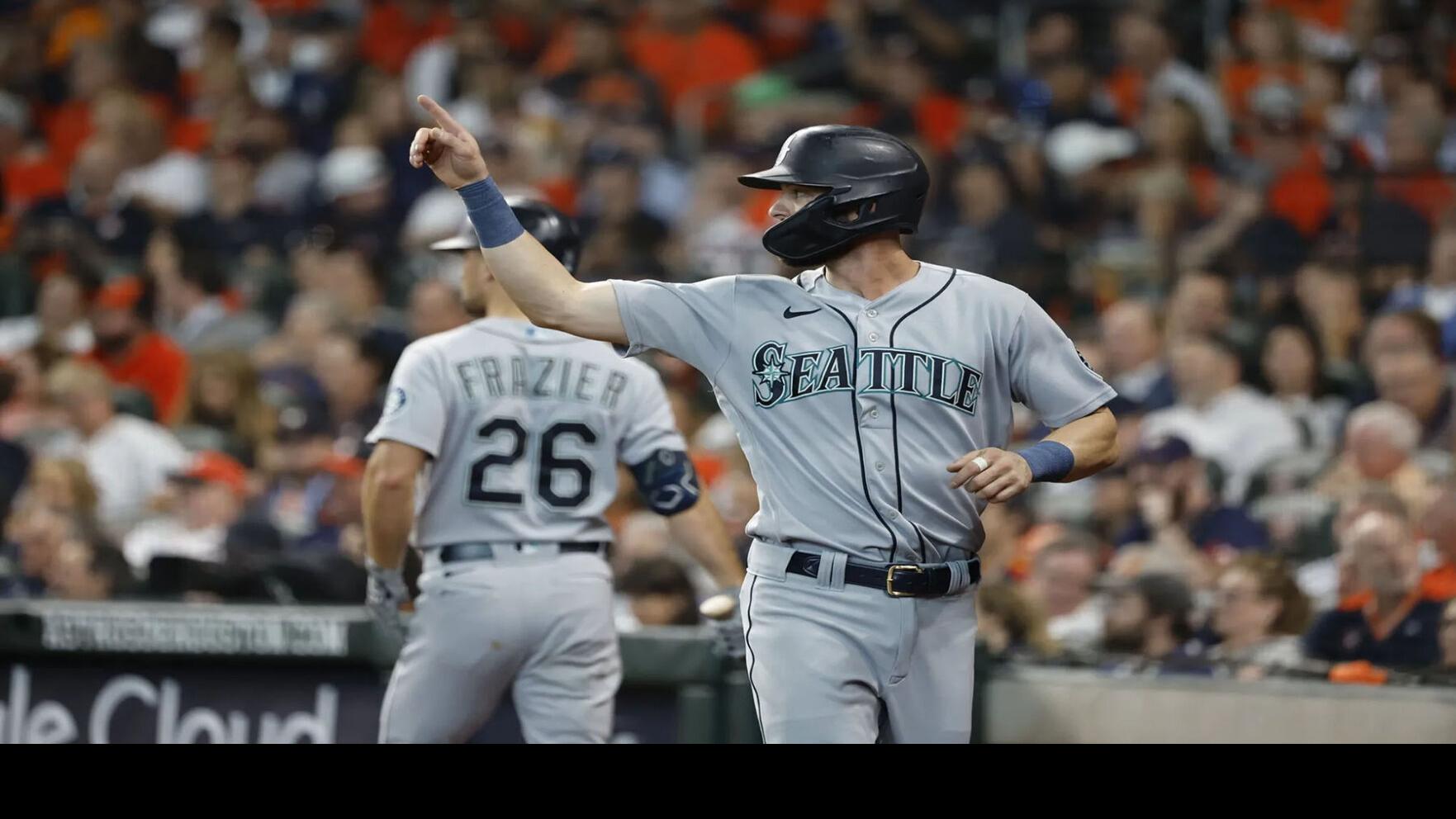 Seattle Mariners wear two different uniforms during spring