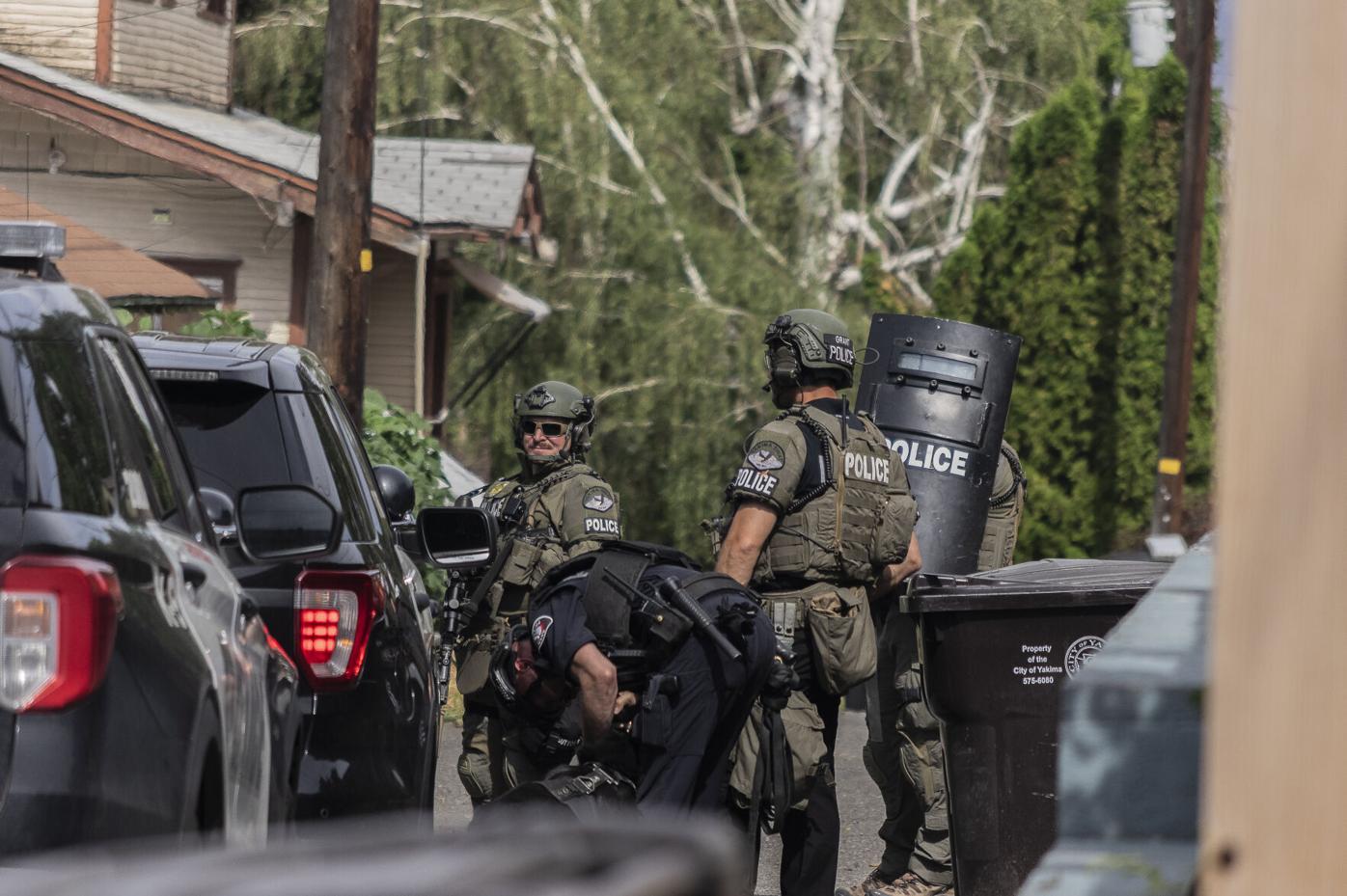 Yakima police arrest man accused of threating to kill former coworkers following standoff | Crime And Courts | yakimaherald.com