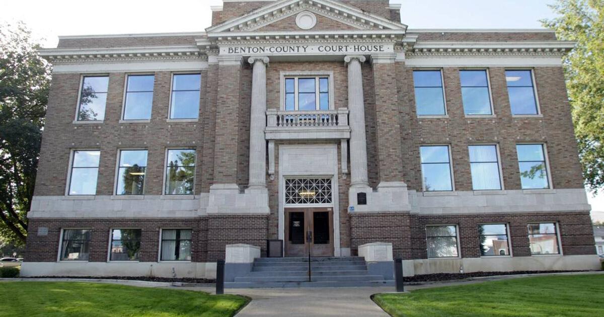 Benton County commissioner takes plea deal for road rage incident