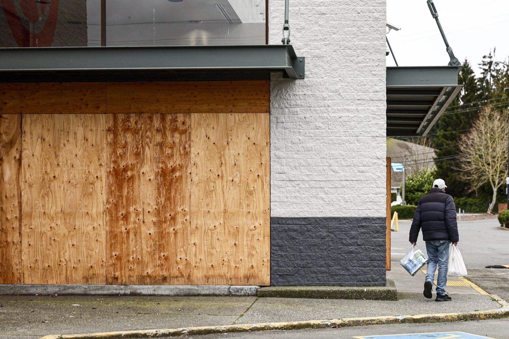 As Washington grocery stores shutter, lawmakers struggle to respond ...