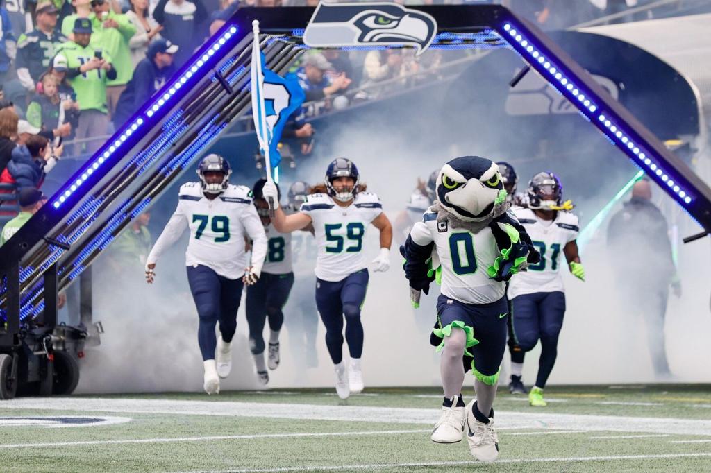 Reporter Bob Condotta grades the Seahawks' 27-23 win at the Rams