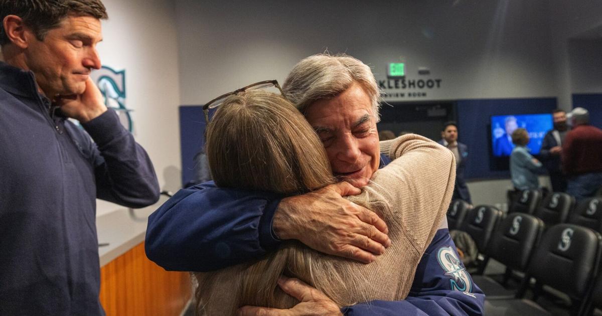 Mariners broadcaster Rick Rizzs issues tearful farewell ahead of final ...