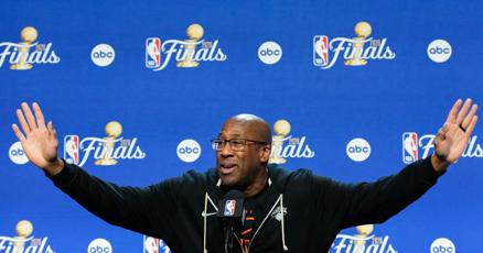Los Knicks acertaron al contratar a Mike Brown, quien ya sido parte de 5 campeonatos de la NBA
