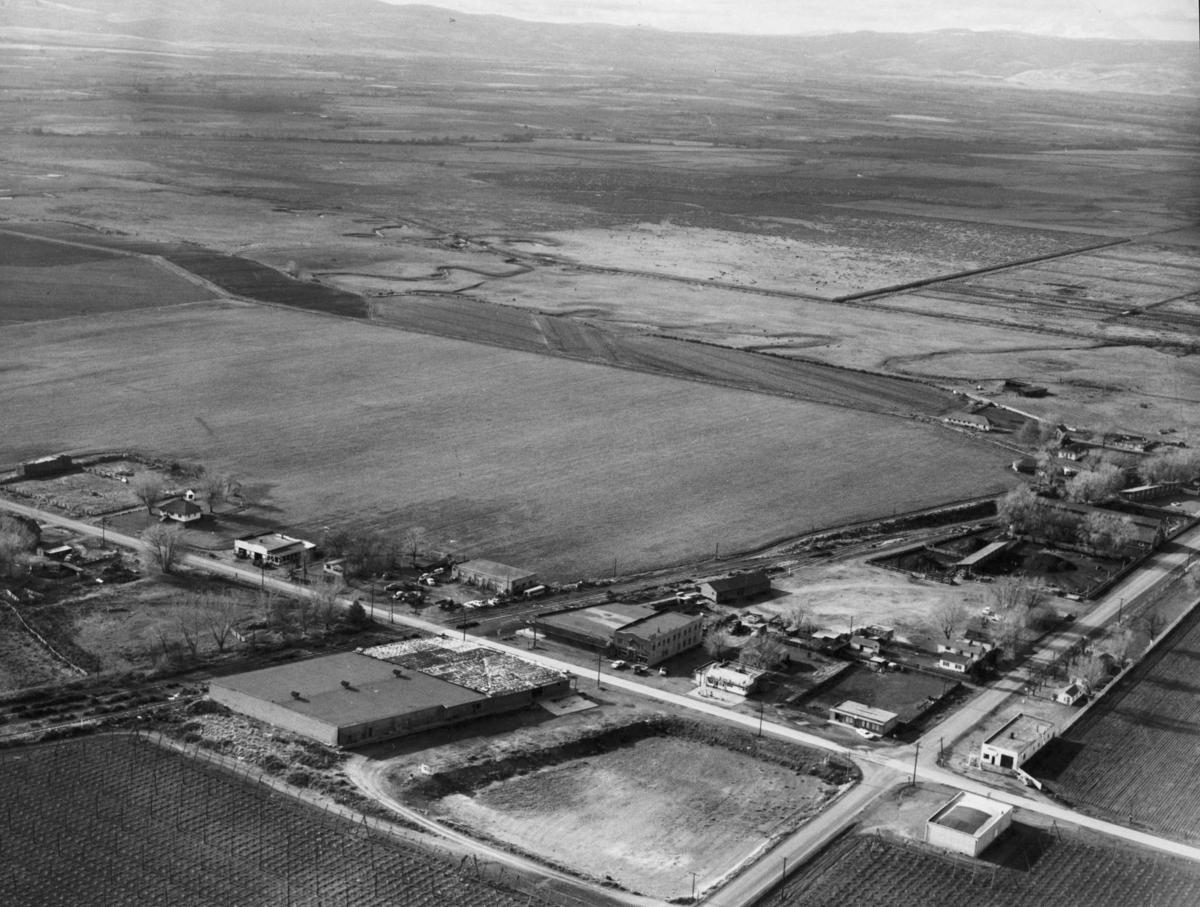 Postmaster of Yakima County’s smallest post office brings cheer to