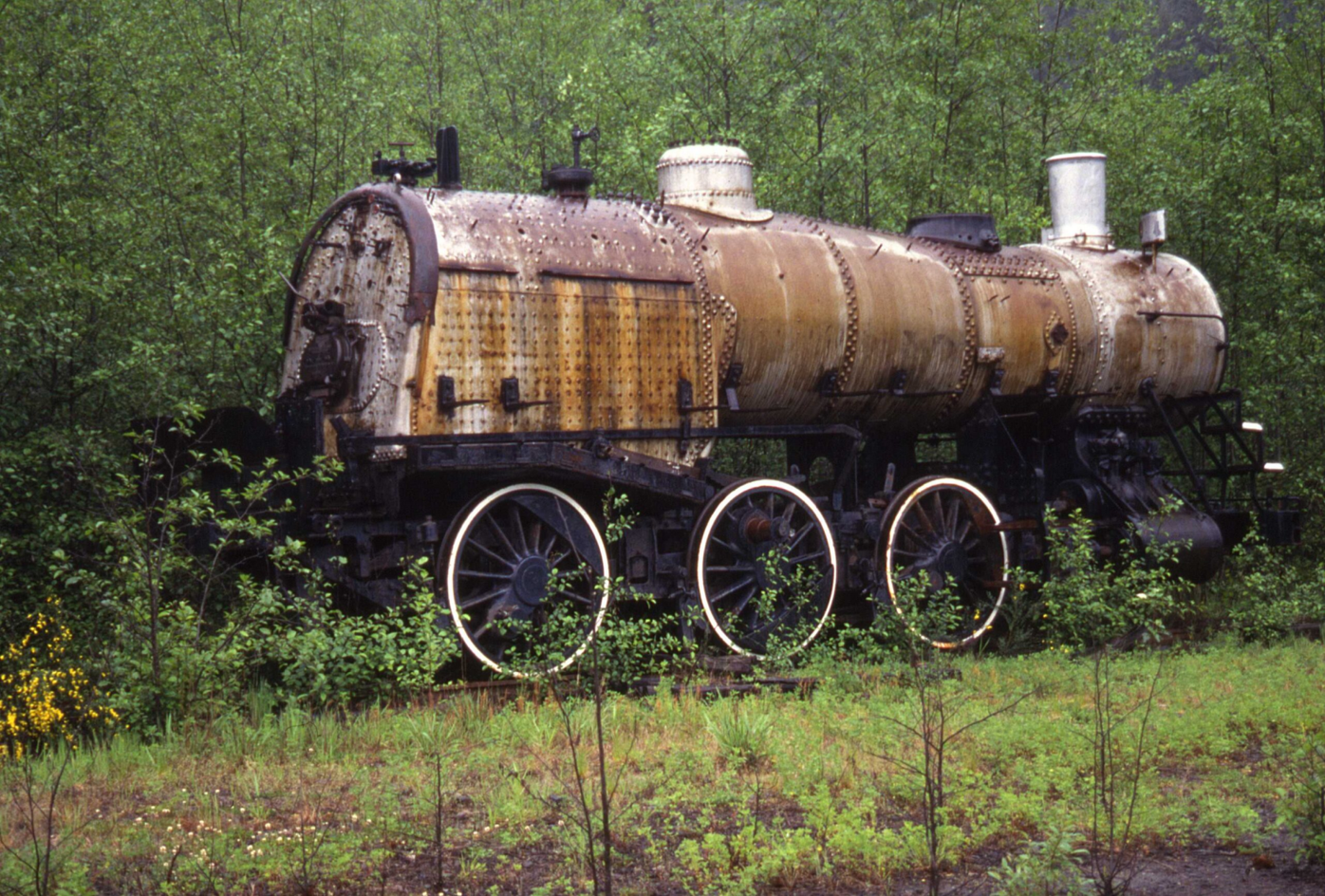 Locomotive steams into Toppenish depot after decades of work