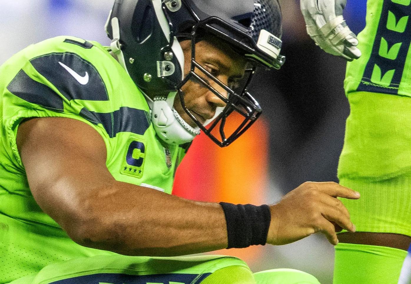 Seahawks' Russell Wilson has finger surgery, expected to return